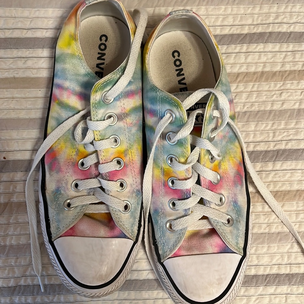 Converse Women’s size 8 shoes - tie dye